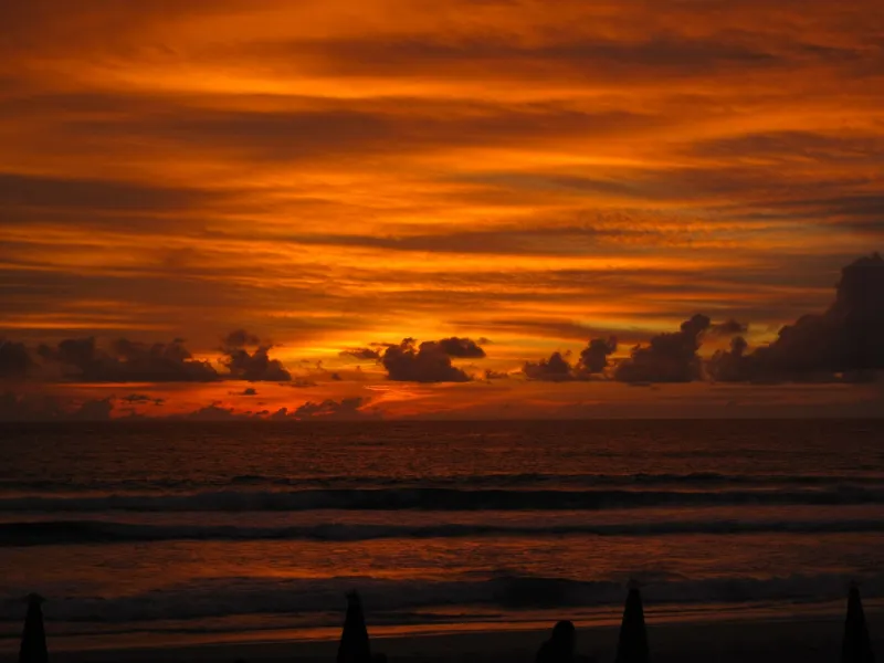 Wet Season Deals or Sunny Skies: How to Time Your Phuket Rental Like a Pro